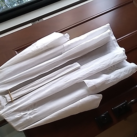 White Linen Robe, XS - Picture 4 of 4